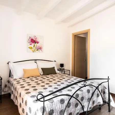 Apartment Kalsa With Terrace By Wonderful Italy